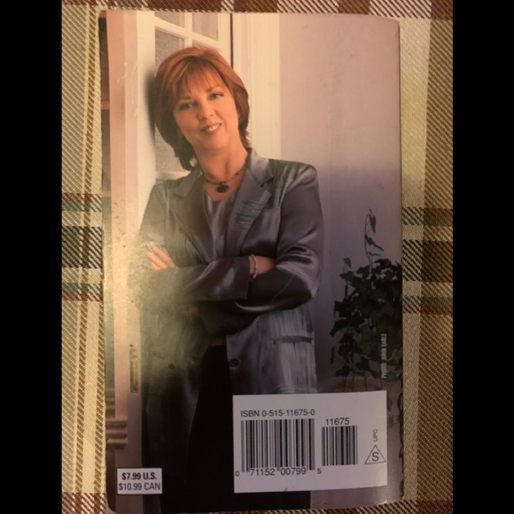 Nora Roberts 4 book bundle - Picture 7 of 13